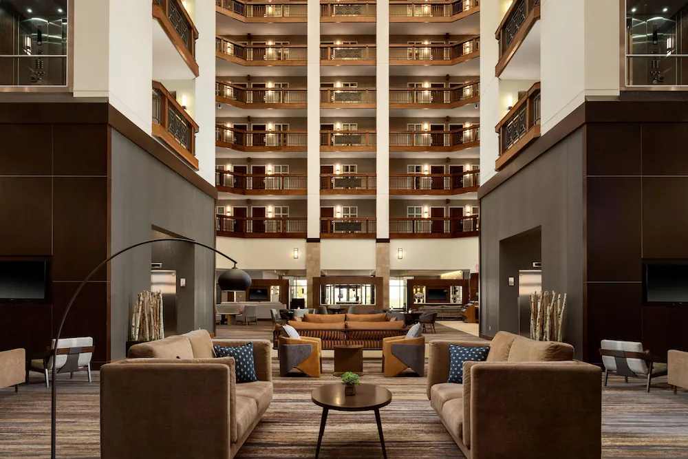 Marriott Minneapolis lobby
